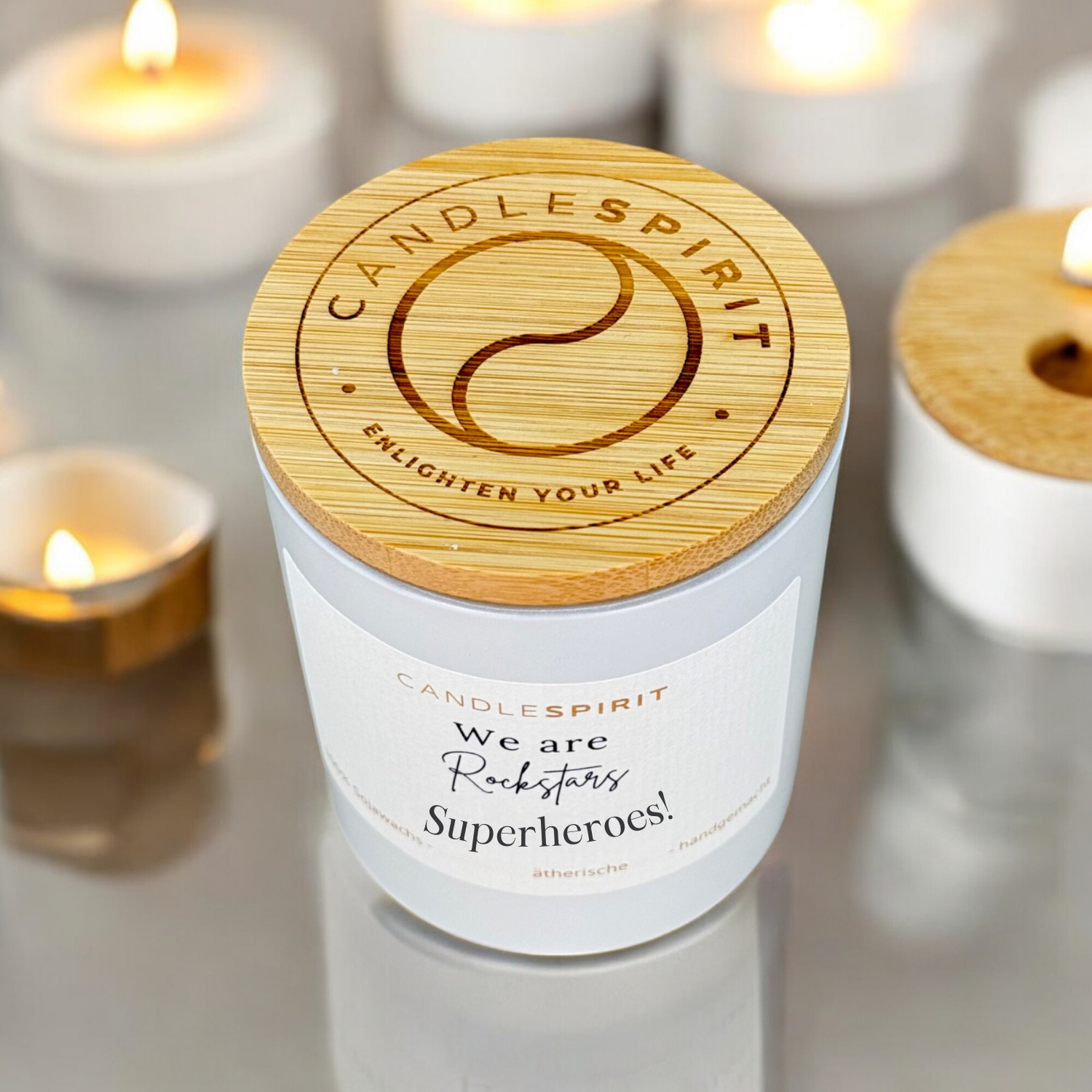 OUTLET – Aromatherapie Duftkerze | Duft VITALITY | Zitat: "We are Rockstars..." | Bio-Sojawachs | Gratis Meditation