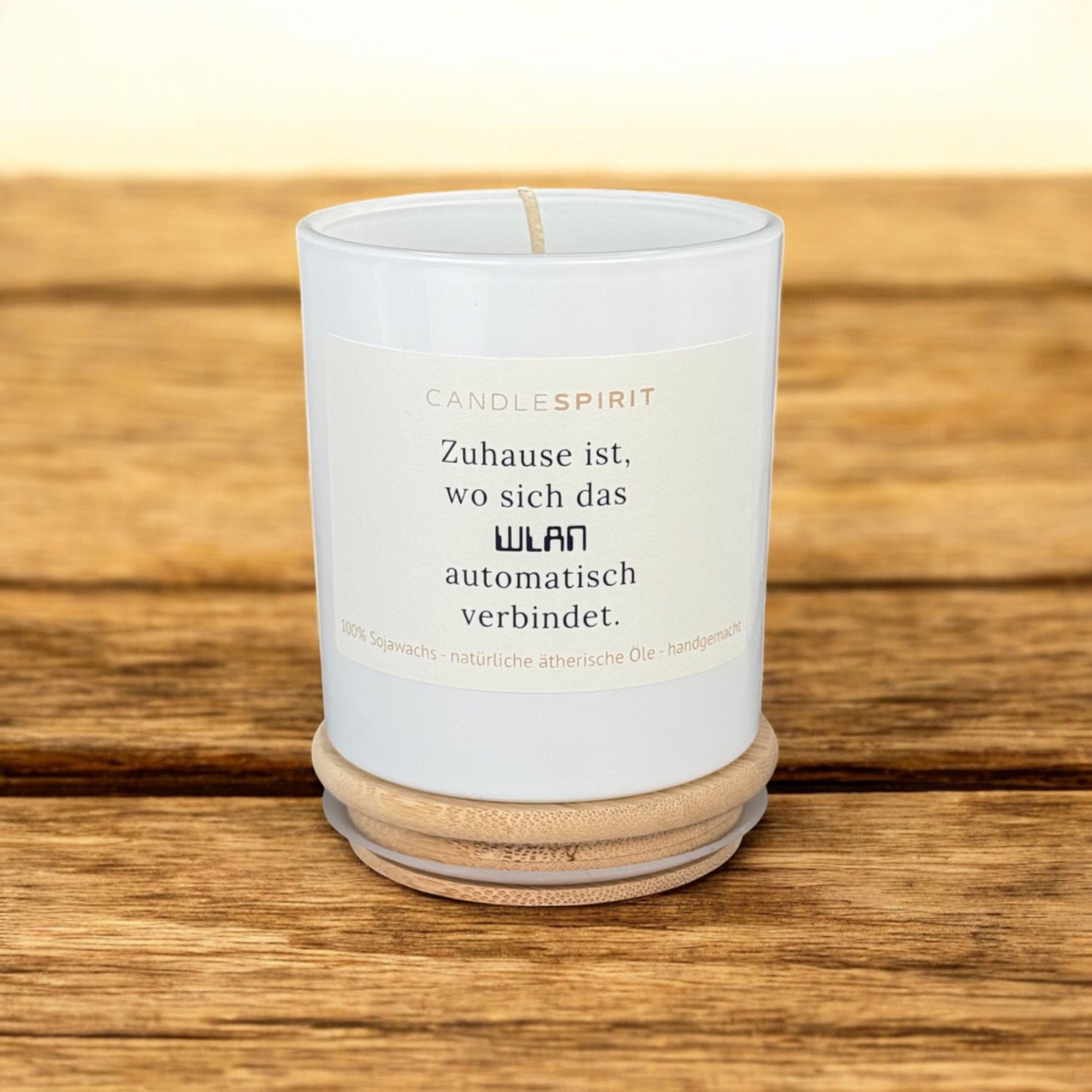OUTLET - limitierte Edition: Aromatherapie Duftkerze | Duft VITALITY | Zitat: "Zuhause ist, wo sich das WLAN automatisch verbindet" | Bio-Sojawachs | Gratis Meditation