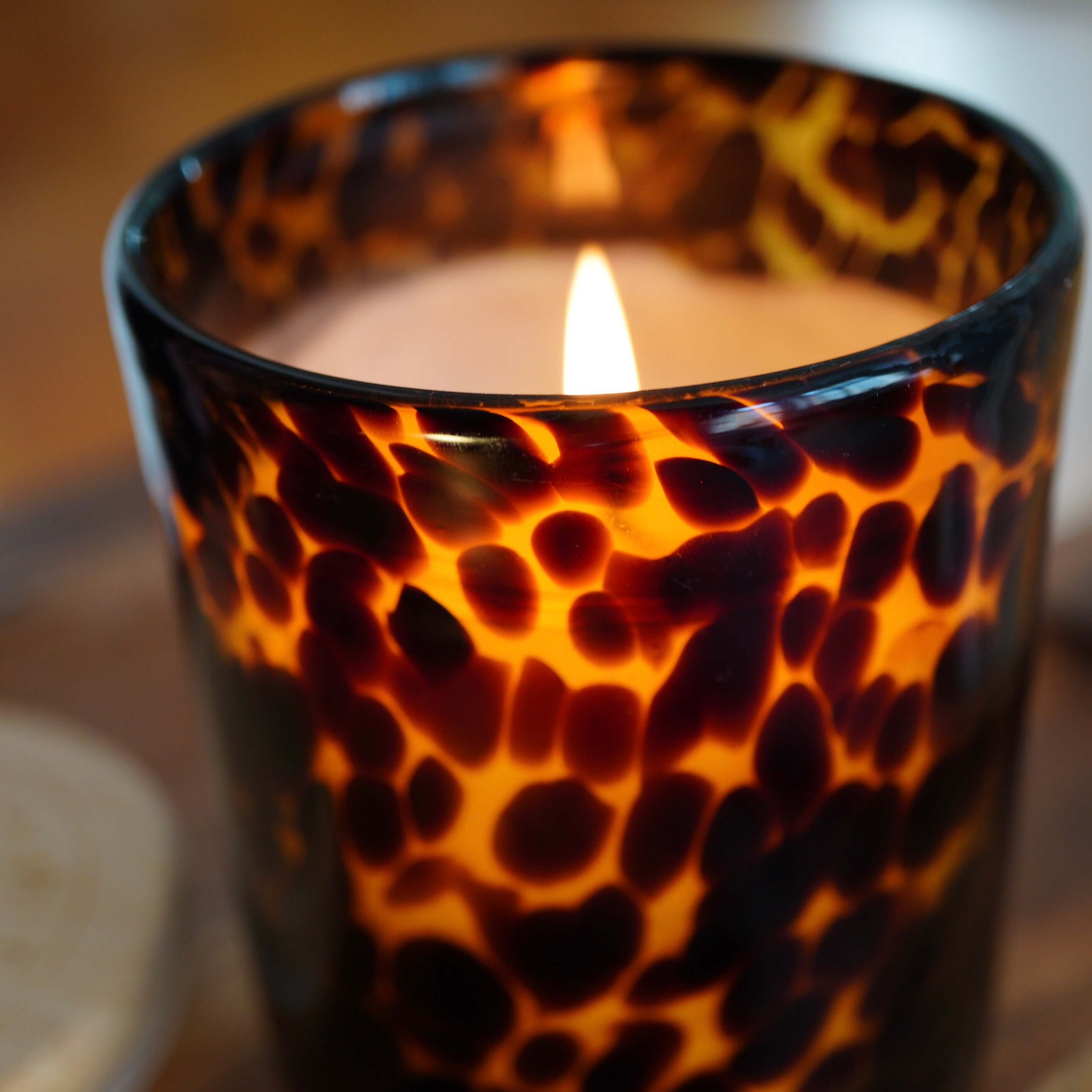 "LEO" Duftkerze mit Meditation & ätherischen Ölen | ca. 45h Brenndauer