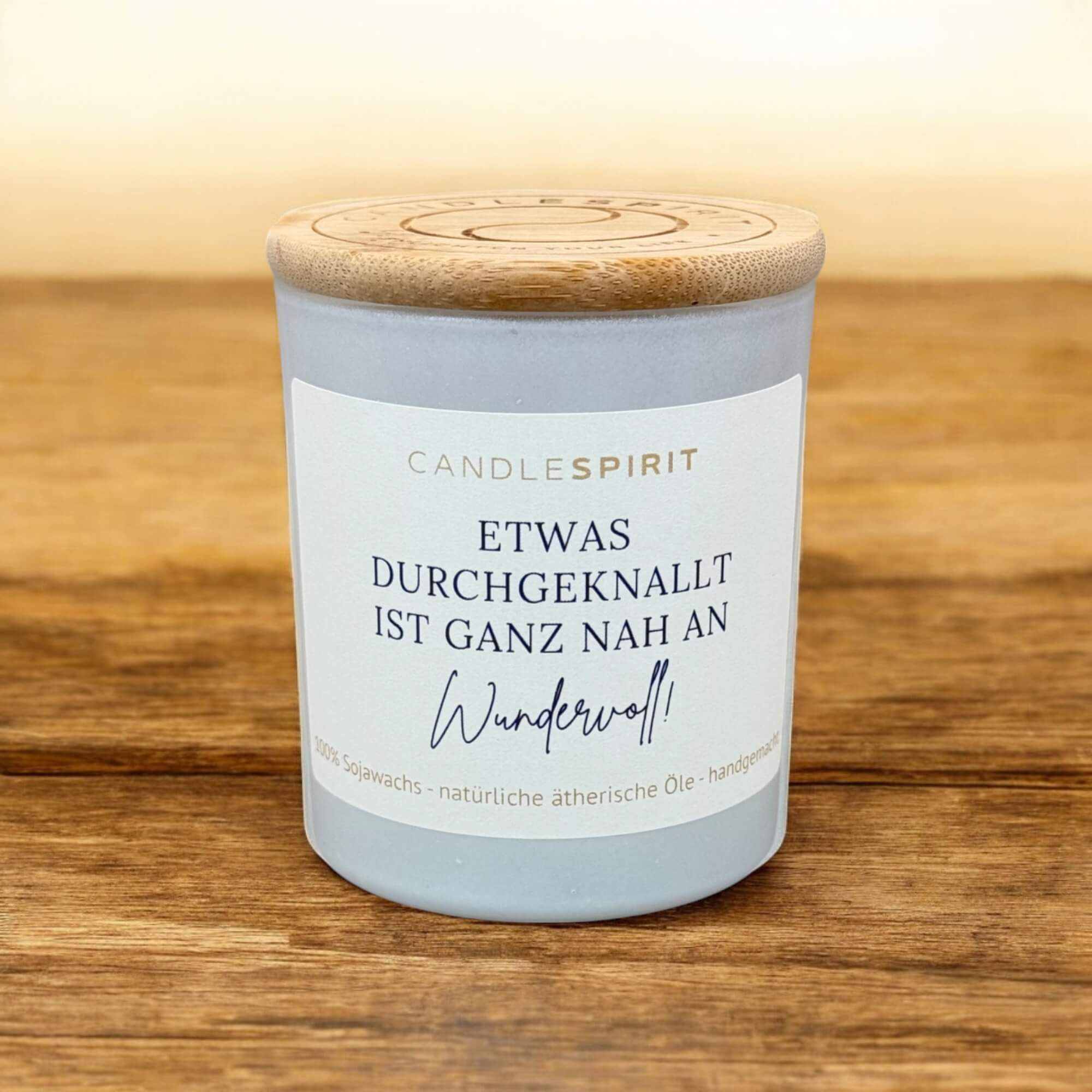 Duftkerze"Etwas durchgeknallt ist ganz nah an Wundervoll" reine ätherische Öle & Gratis Meditation Ansicht 1