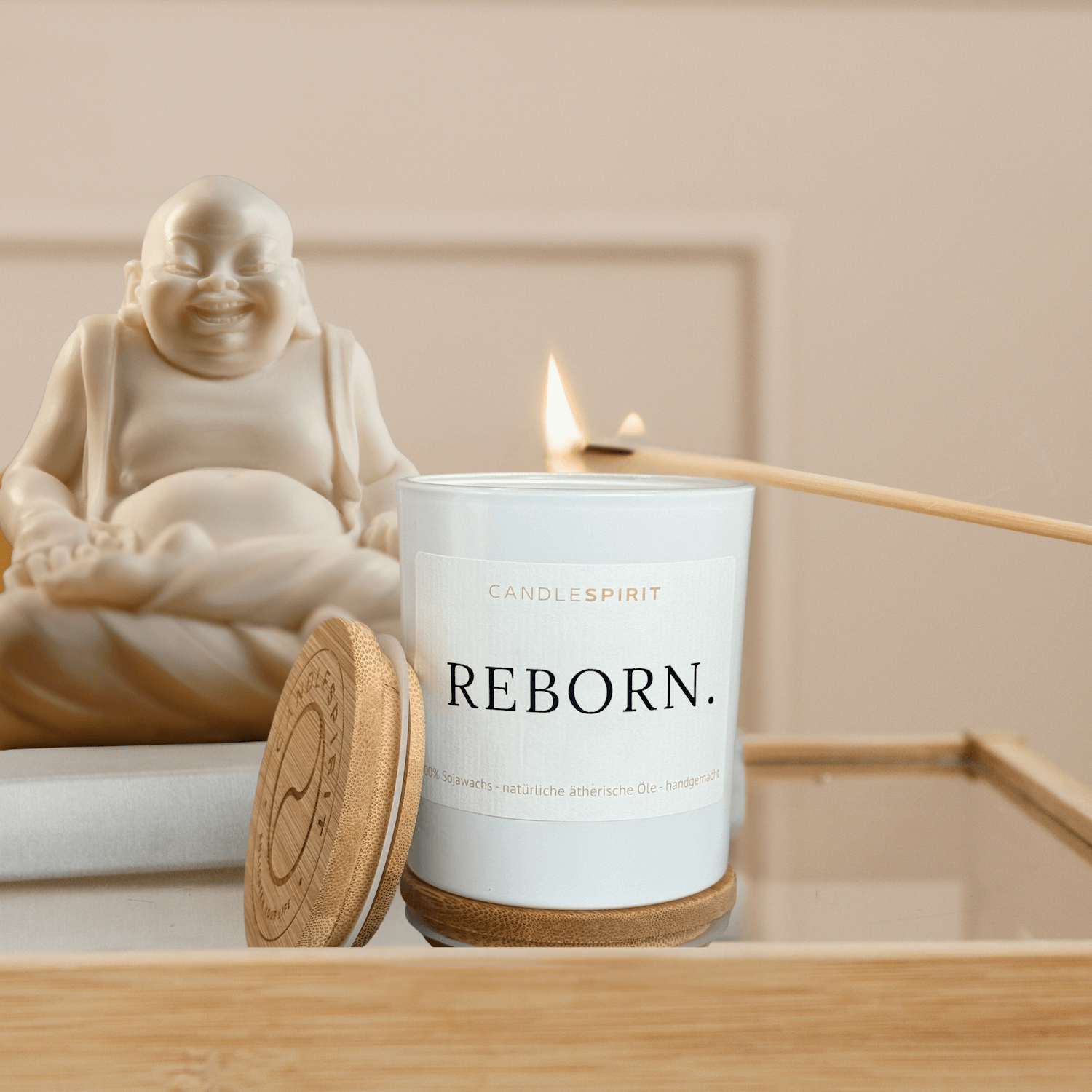 OUTLET – Aromatherapie Duftkerze | Duft COURAGE | Zitat: "REBORN." | Bio-Sojawachs | 220g | 50h Brenndauer | Gratis Meditation