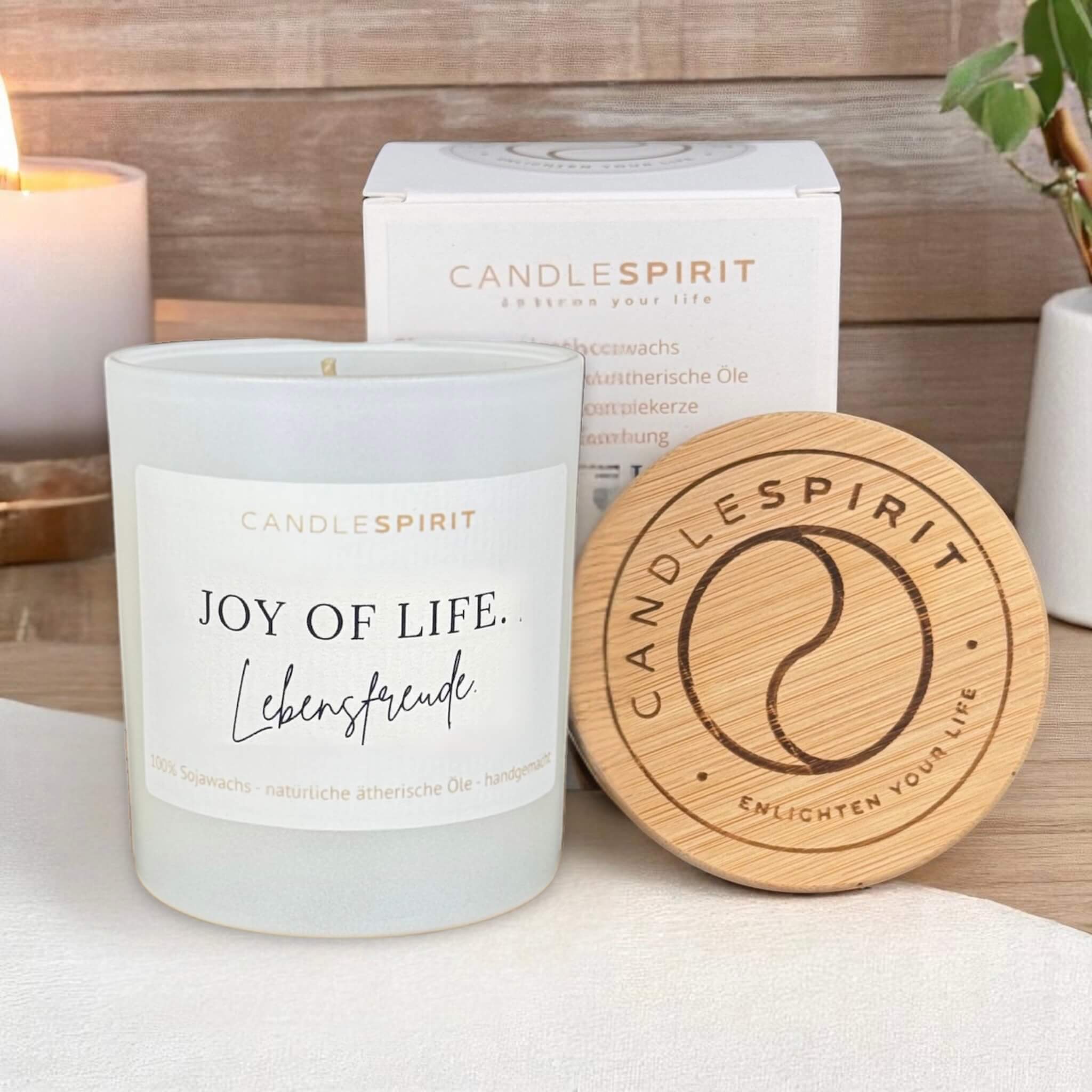 OUTLET – Aromatherapie Duftkerze | Duft JOY OF LIFE | Zitat "JOY OF LIFE. Lebensfreude" | Bio-Sojawachs | Gratis Meditation