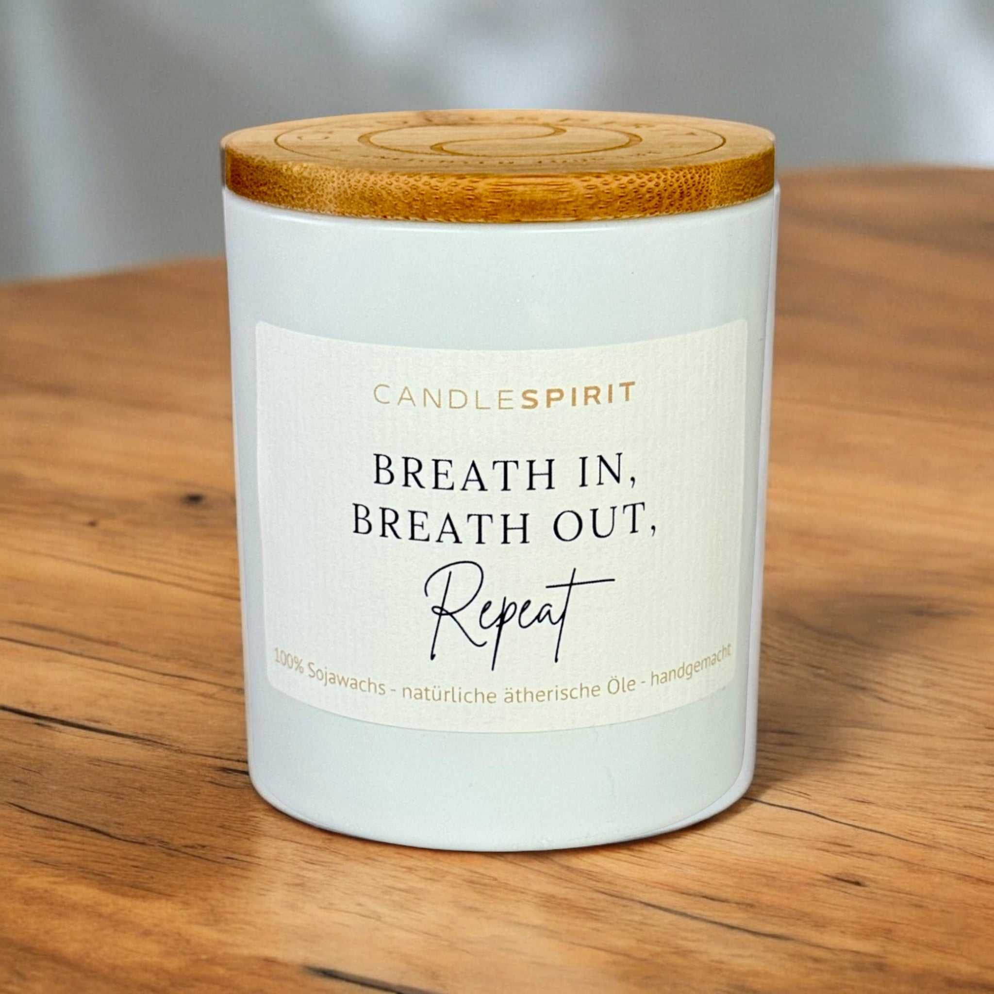 Duftkerze mit dem Spruch "Breath in, Breath out, Repeat" Ansicht 2