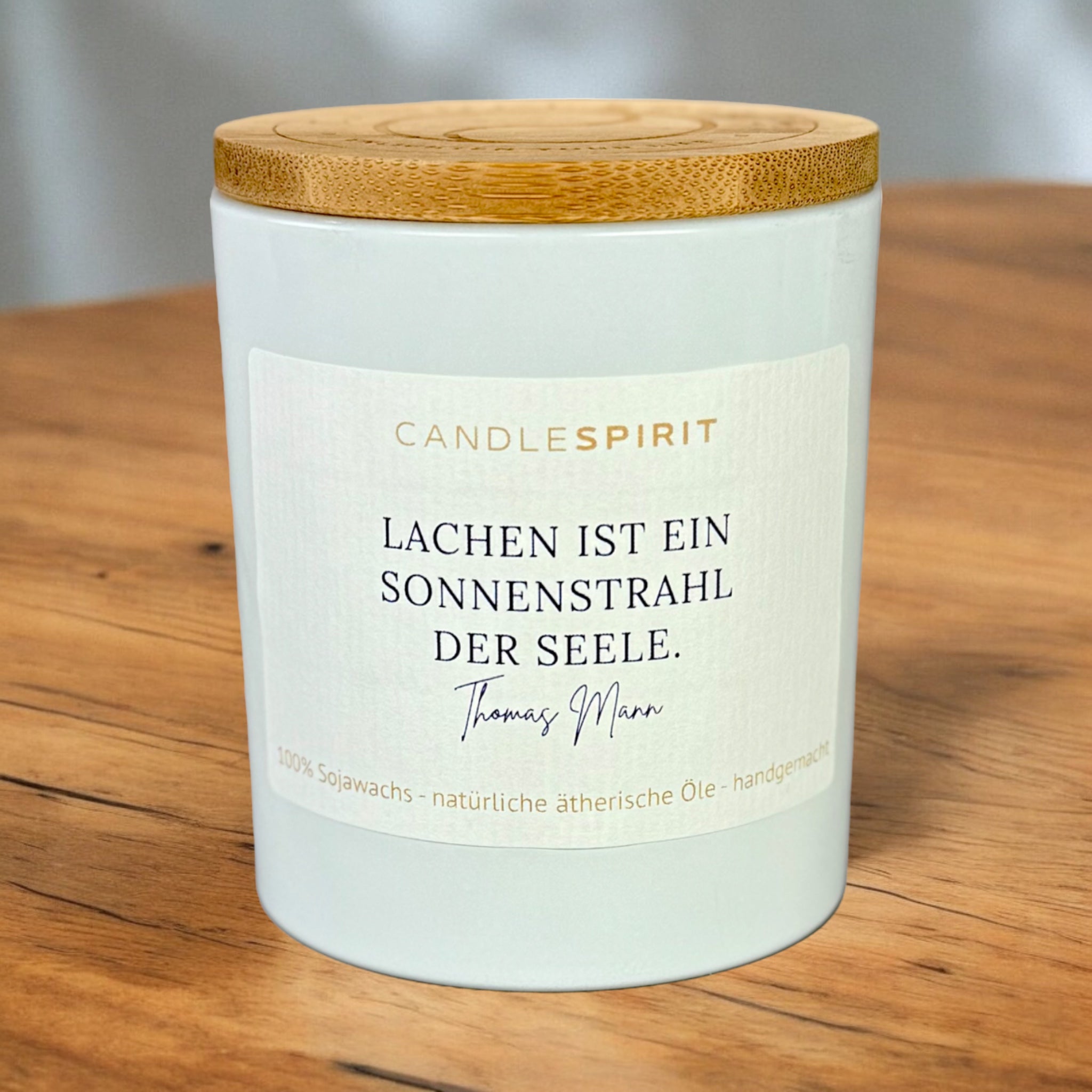 "Lachen ist ein Sonnenstrahl der Seele. Thomas Mann" | Aromatherapie Duftkerze | Bio-Sojawachs