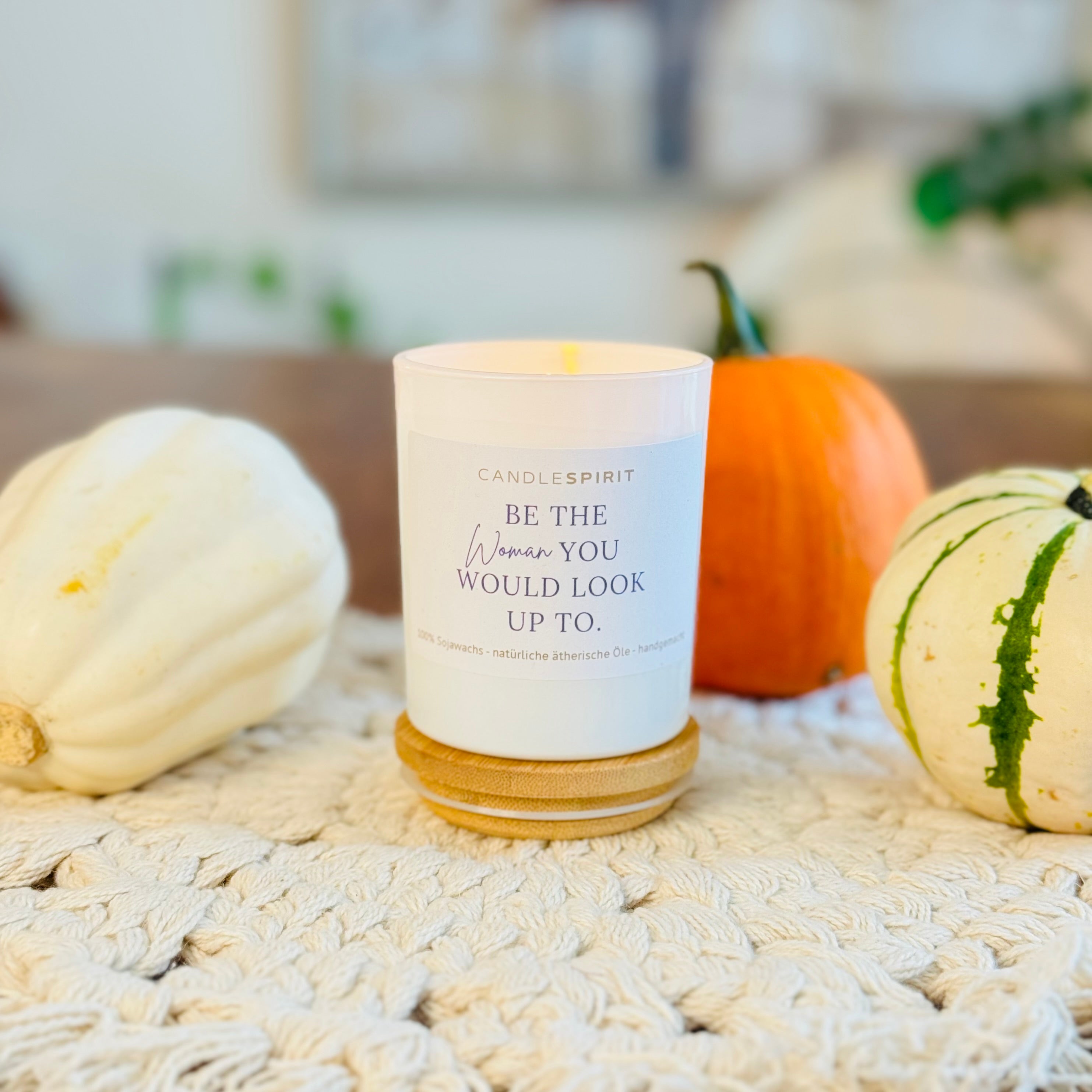 Kerze Be the Woman you would look up to. Ansicht 2