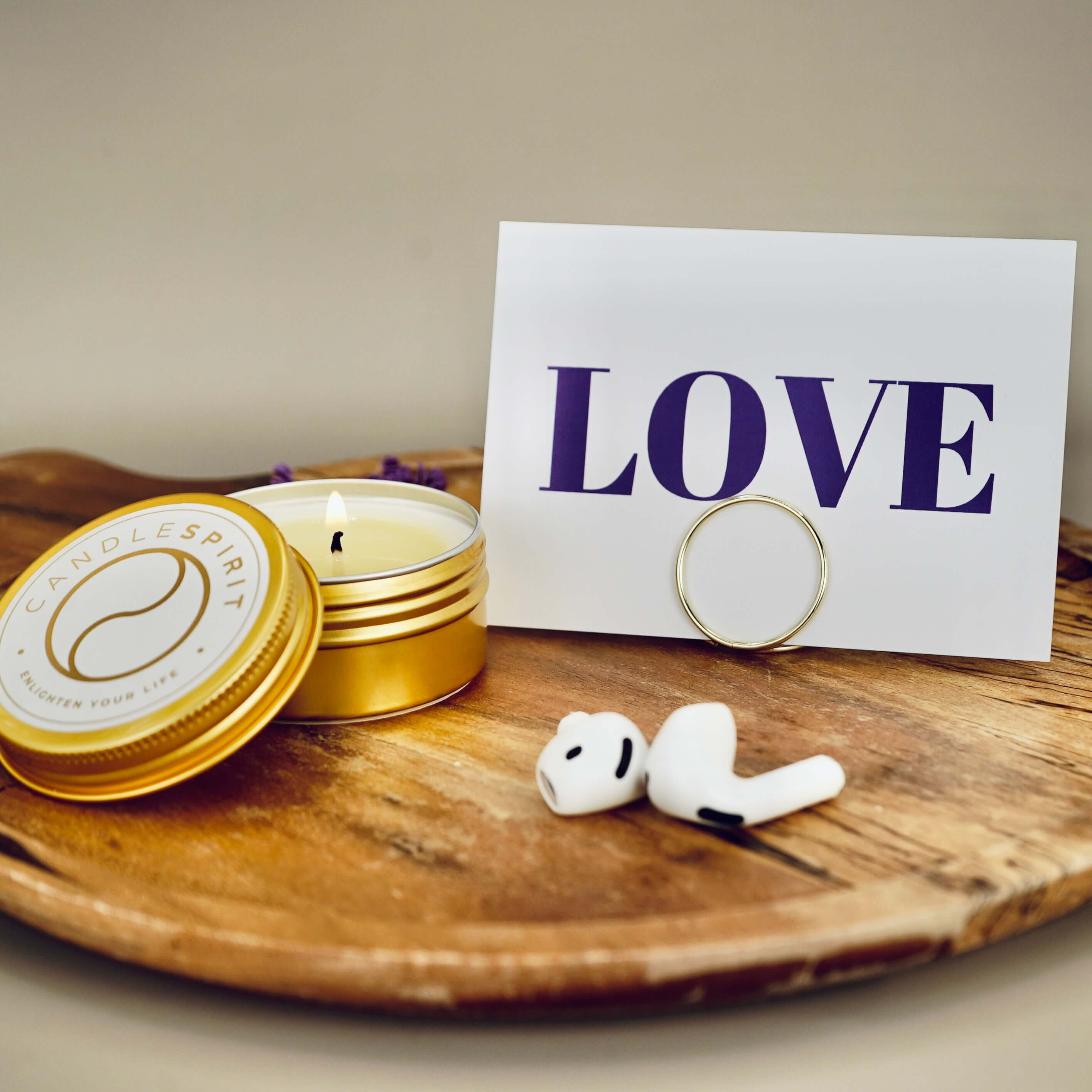 LOVE Geschenke-Set – Duftkerze & Grusskarte „LOVE“ mit Meditation