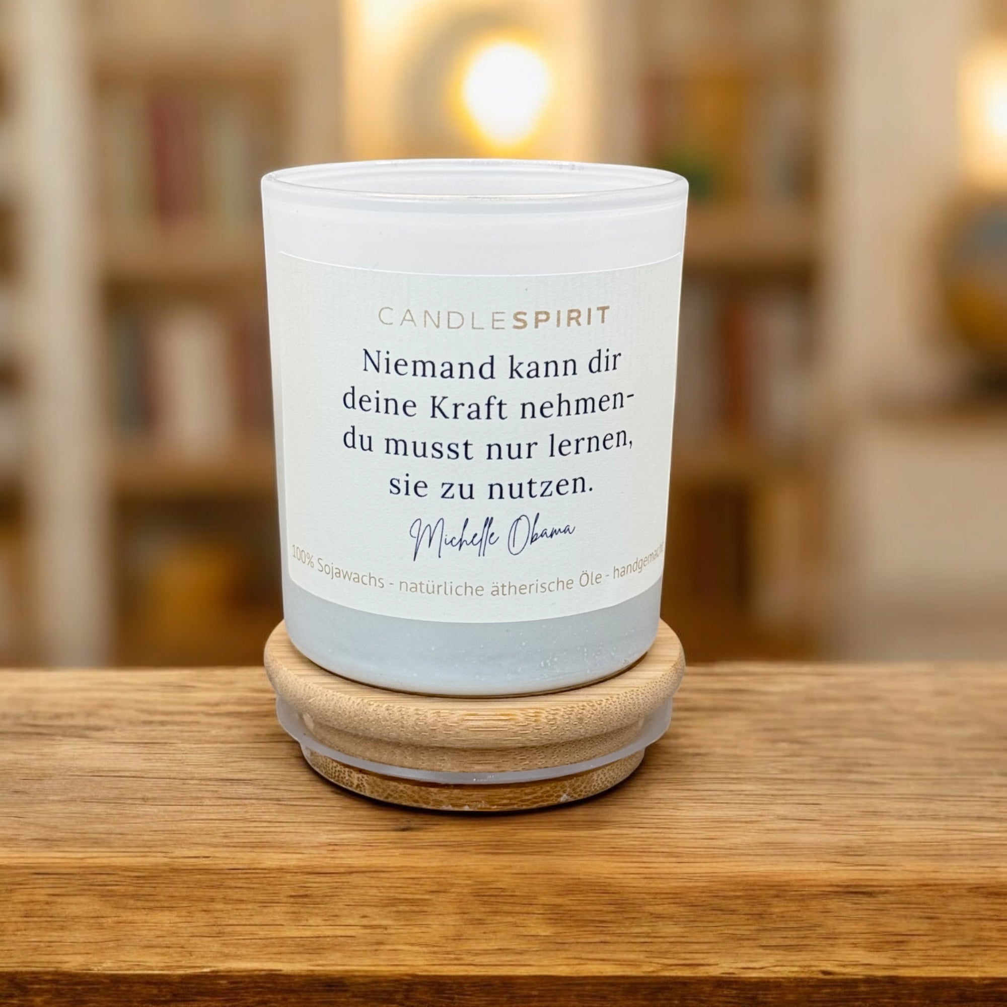 "Niemand kann dir deine Kraft nehmen-du musst nur lernen, sie zu nutzen. Michelle Obama" | Aromatherapie Kerze | Meditation passend je Duft im Bambusdeckel