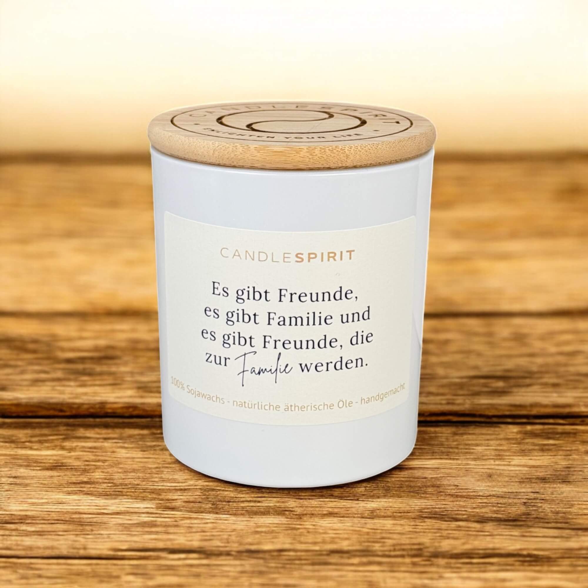 "Es gibt Freunde, es gibt Familie und es gibt Freunde, die zur Familie werden." | Aromatherapie Duftkerze mit Gratis Meditation