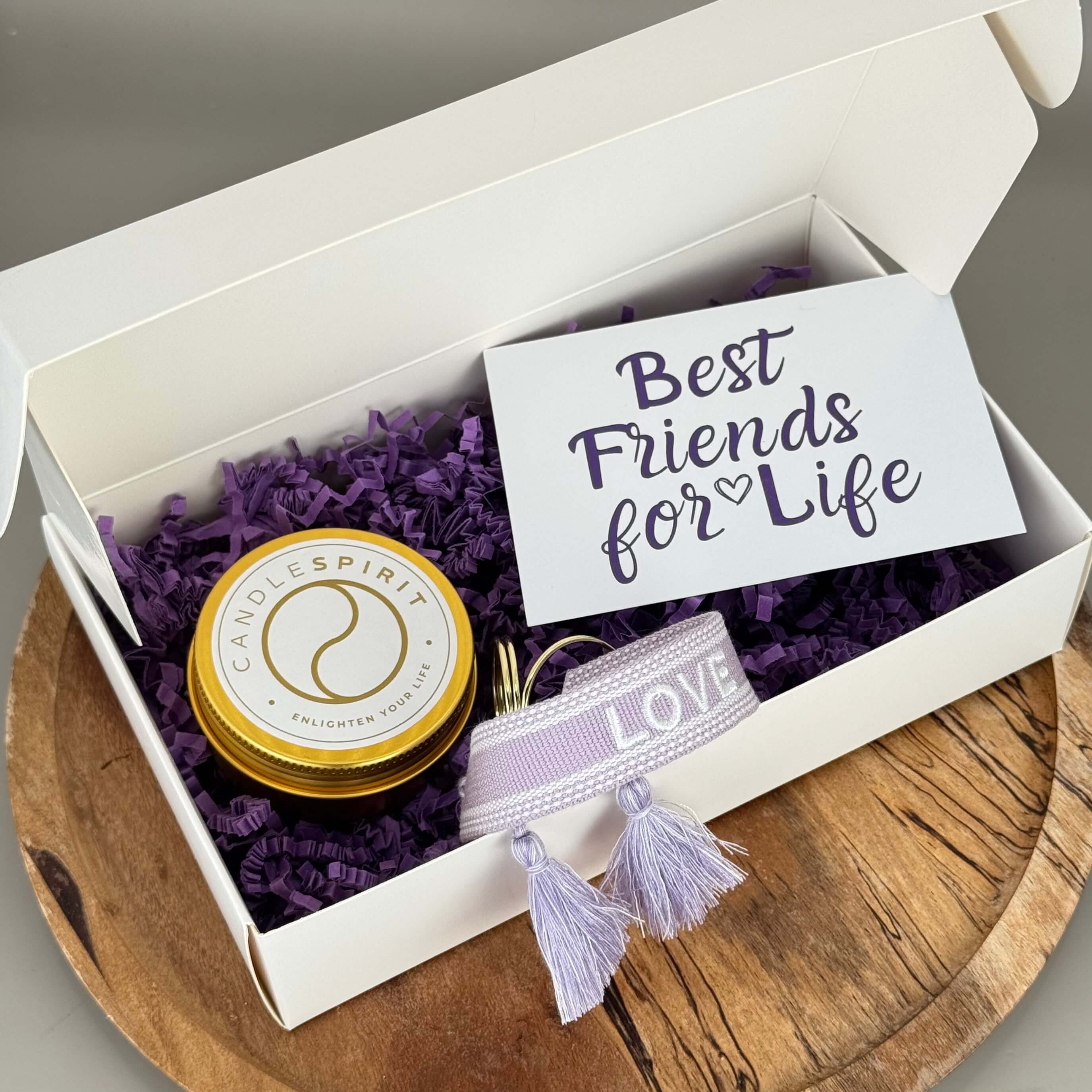 LOVE Geschenkeset im Boho Style: Aromatherapie Duftkerze, Grusskarte & Festival Armband