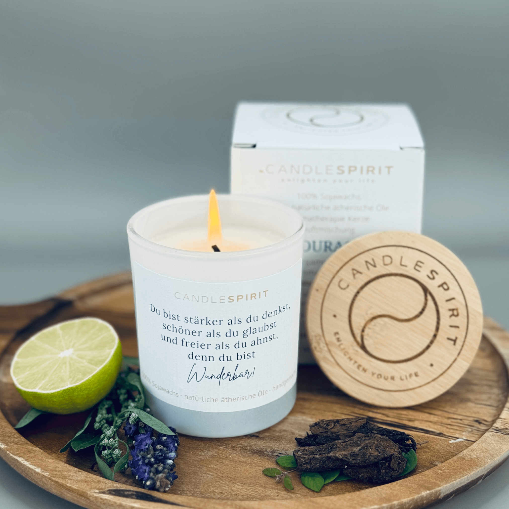 "Du bist stärker als Du denkst, schöner als Du glaubst und freier als Du ahnst, denn Du bist wunderbar." | Aromatherapie Duftkerze &  Gratis Meditation | Bio-Sojawachs