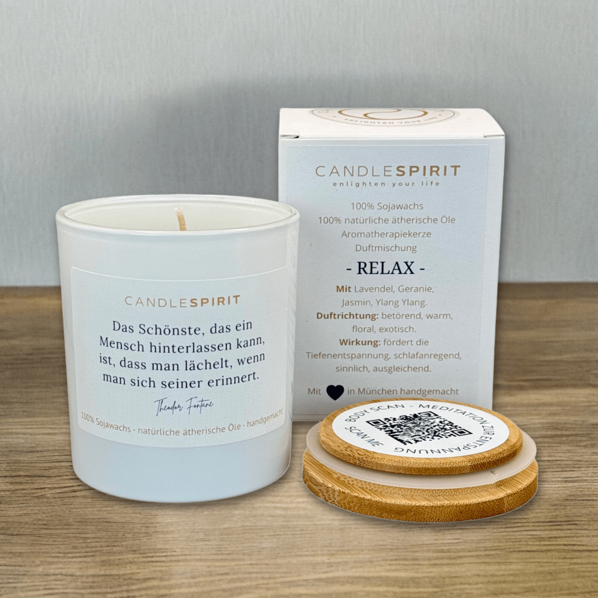 "Das Schönste, das ein Mensch hinterlassen kann, ist, dass man lächelt, wenn man sich seiner erinnert. Theodor Fontane" | Aromatherapie Kerze mit Meditation