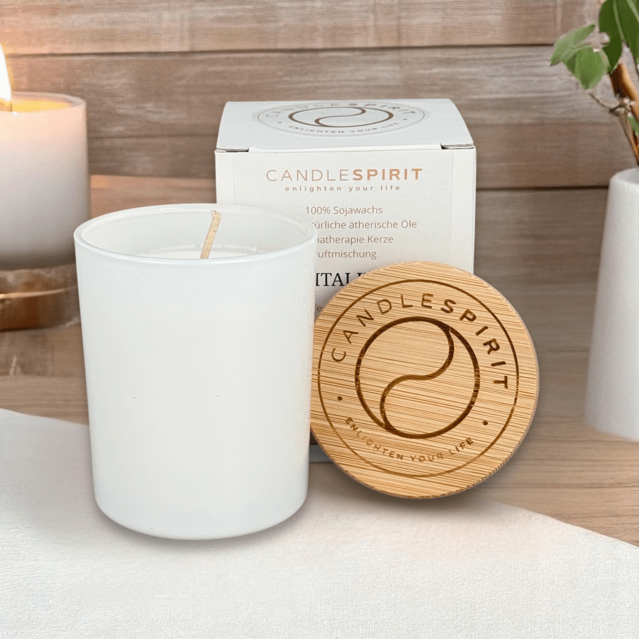 OUTLET – limitierte Edition: Aromatherapie Duftkerze | Duft VITALITY "Ein ruhiger Geist ist die Quelle wahrer Stärke. Bruce Lee" | Bio-Sojawachs | 150g | 30h Brenndauer | Gratis Meditation