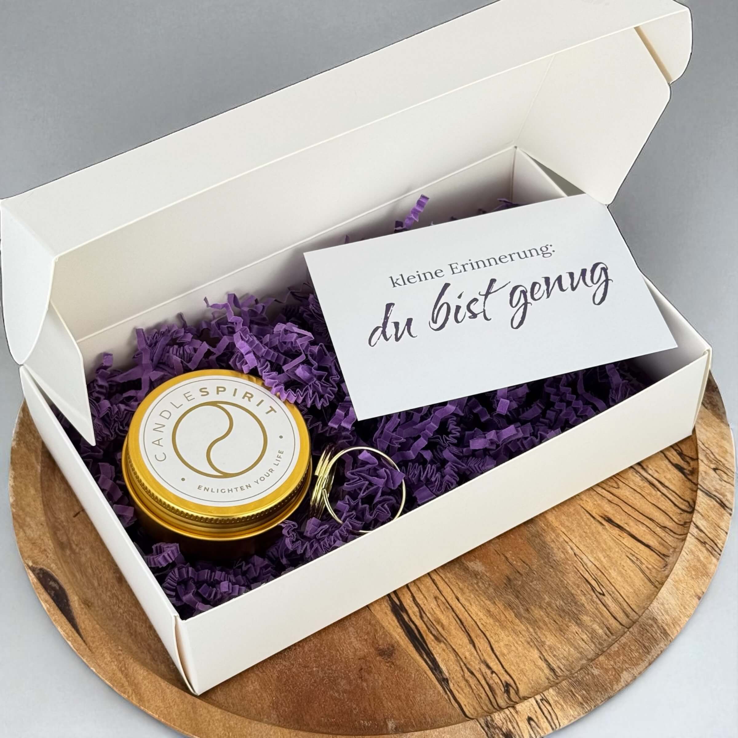 COURAGE Geschenkeset – Duftkerze & Grusskarte "kleine Erinnerung: Du bist genug!"