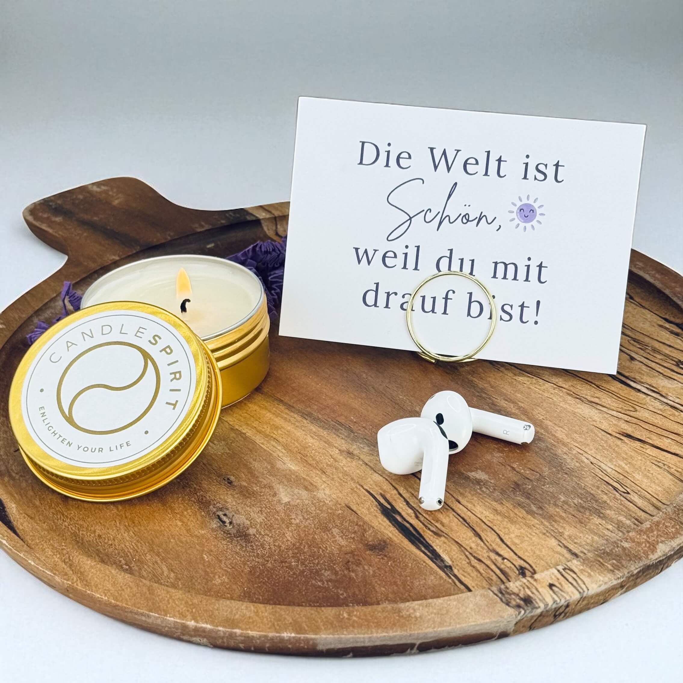 JOY OF LIFE Geschenkeset – Duftkerze & Grusskarte „Die Welt ist schön, weil du mit drauf bist"