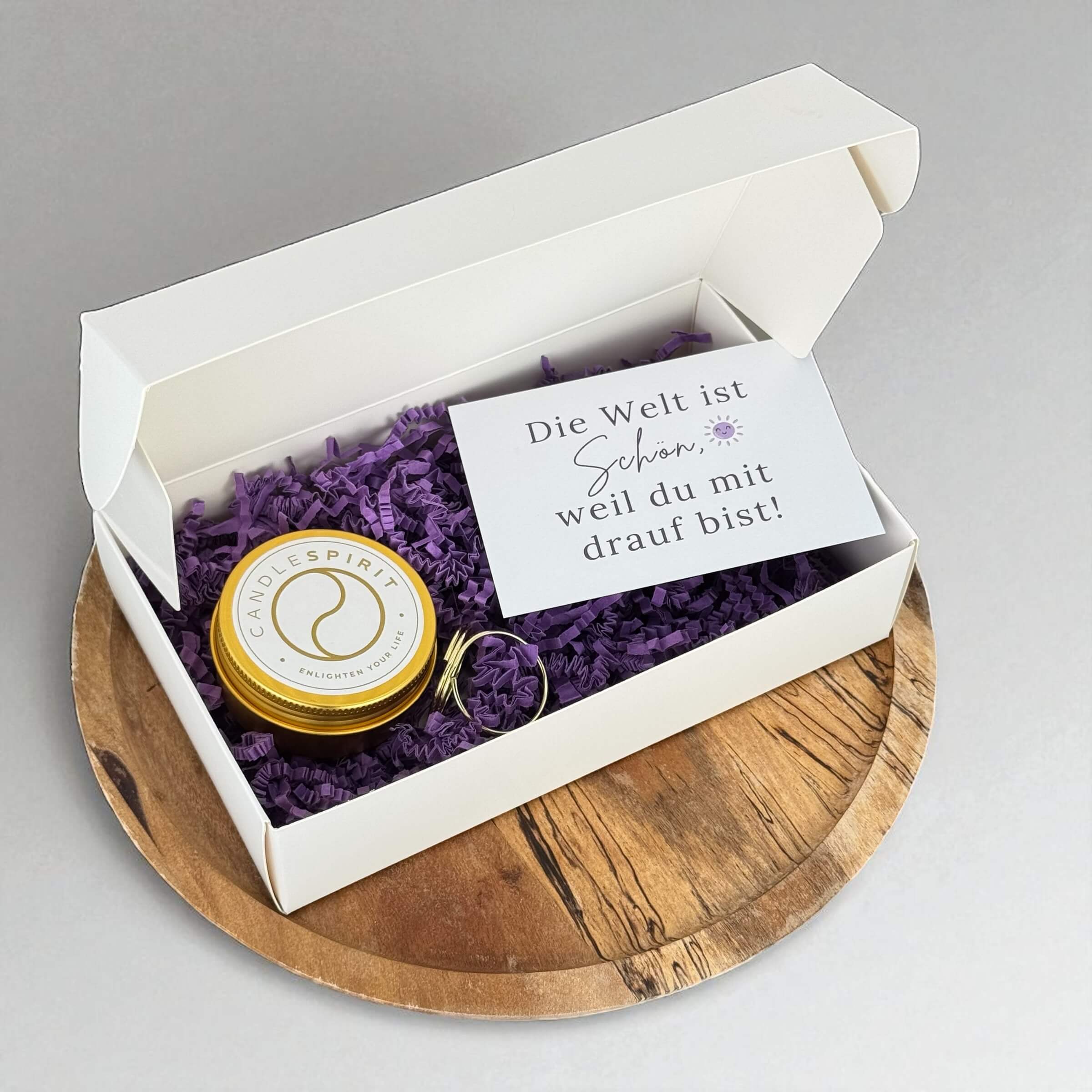 JOY OF LIFE Geschenkeset – Duftkerze & Grusskarte „Die Welt ist schön, weil du mit drauf bist"