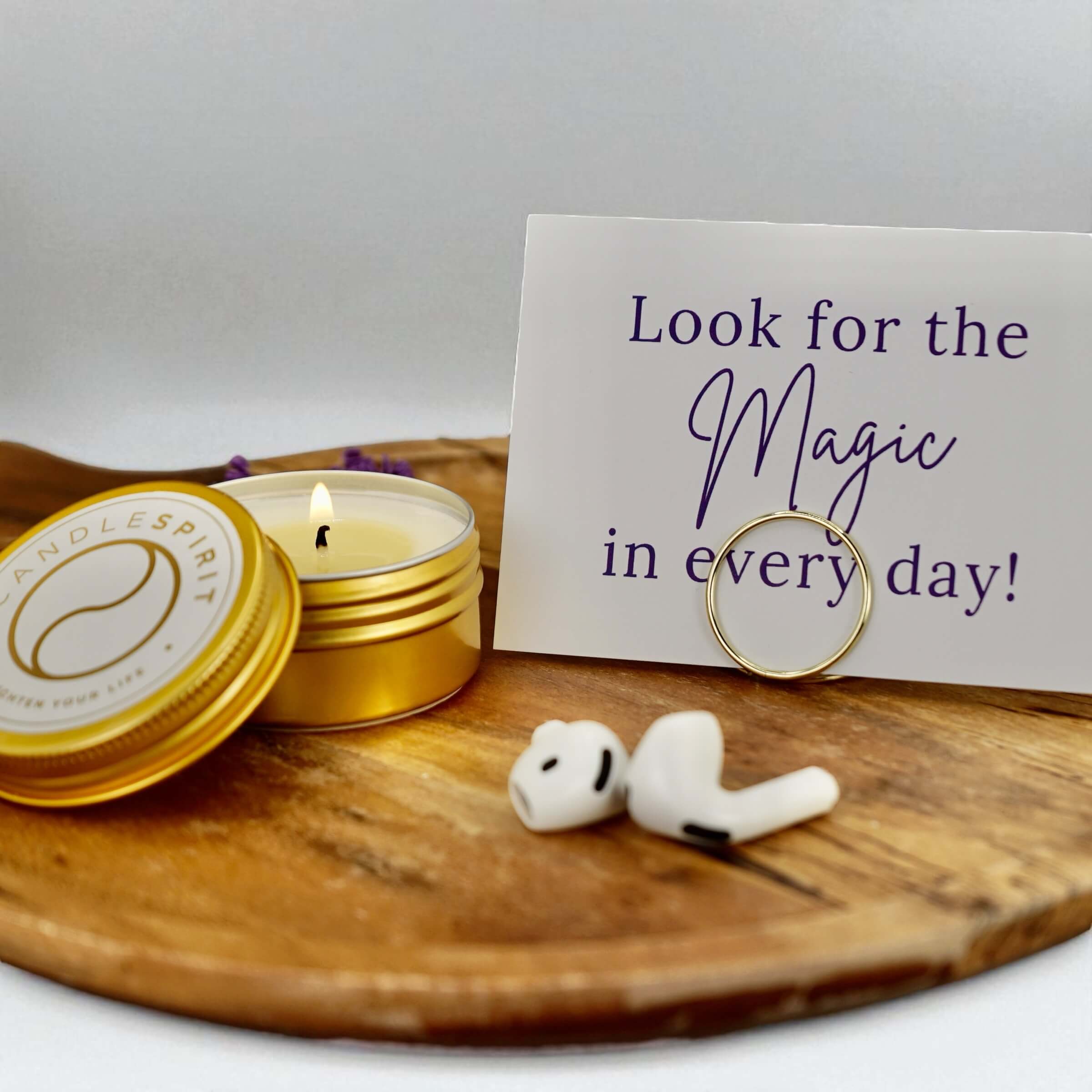JOY OF LIFE Geschenkeset – Duftkerze & Grusskarte „Look for the Magic in every day!"