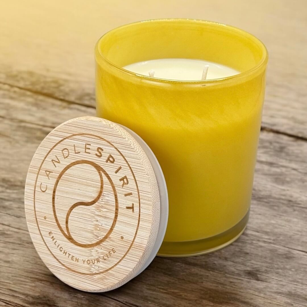 Design Sonderedition Aromatherapie Kerze Sonnengelb | Duft "JOY OF LIFE" | 360g Net | 80h Brennfreude | Gratis Meditation je Duft im Bambusdeckel