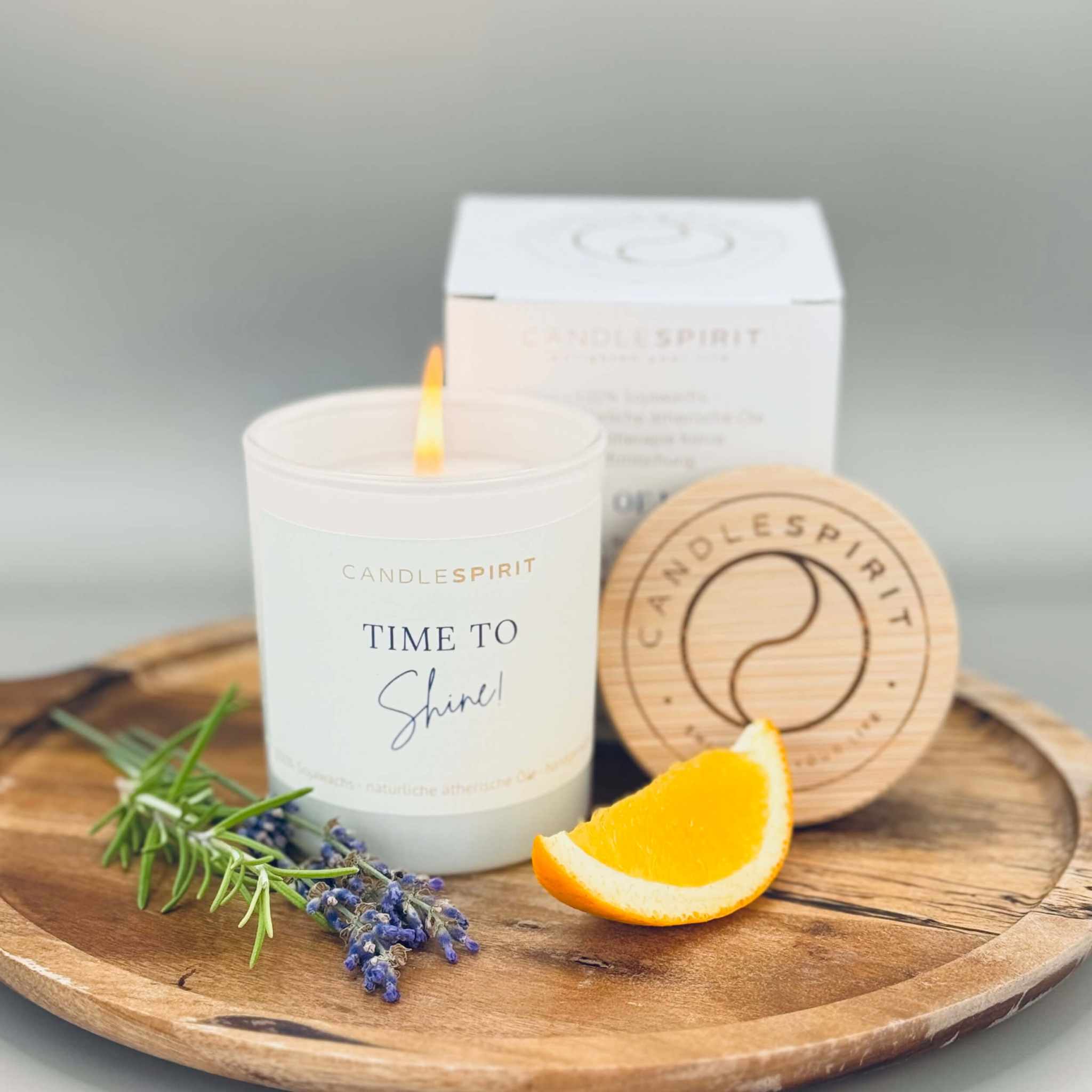 Duftkerze "Time to Shine!" mit reinen ätherischen Öle & Audio-Meditation mit Bambusdeckel und hochwertigem Design
