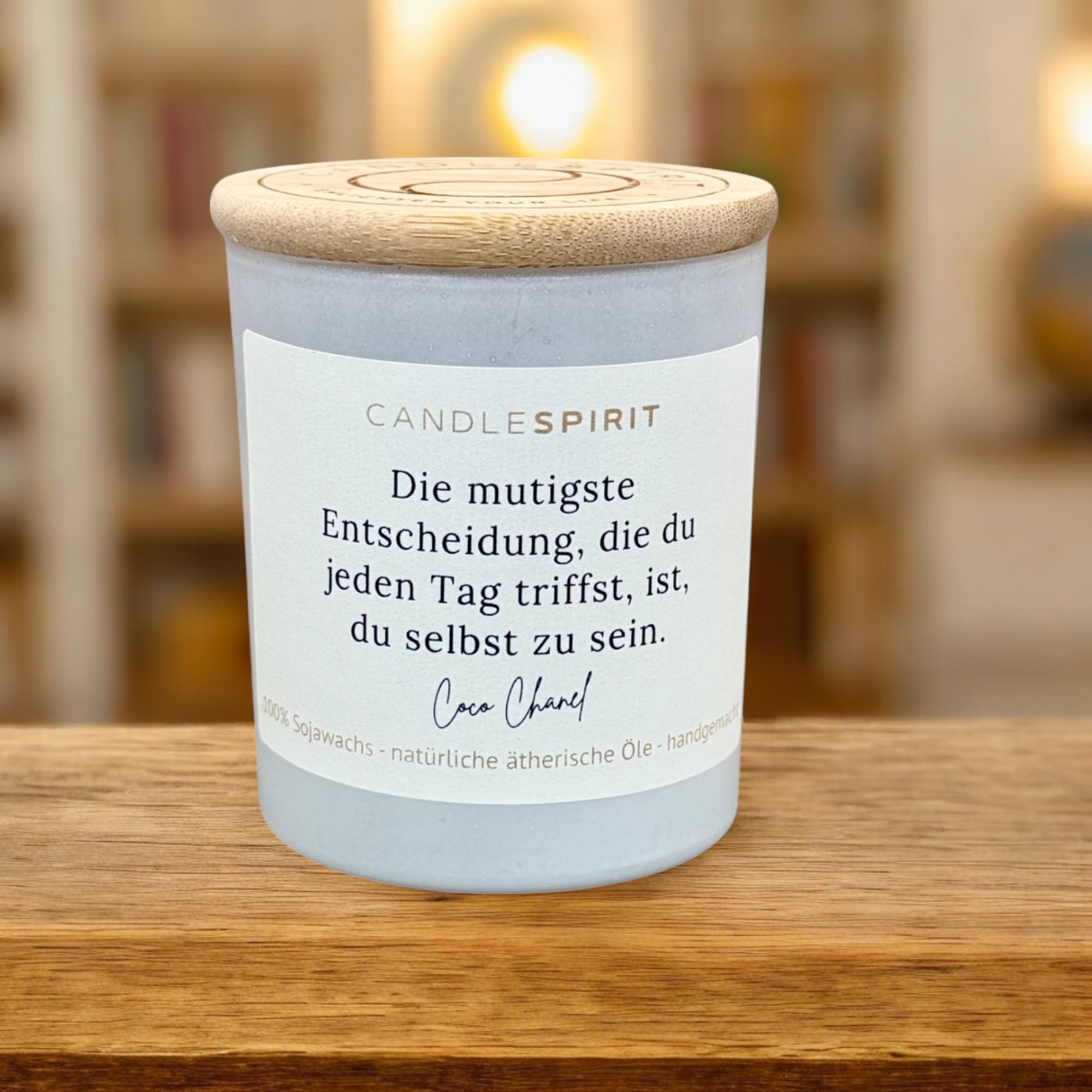 "Die mutigste Entscheidung, die du jeden Tag triffst, ist, du selbst zu sein. Coco Chanel" | Aromatherapie Kerze | Meditation passend je Duft im Bambusdeckel