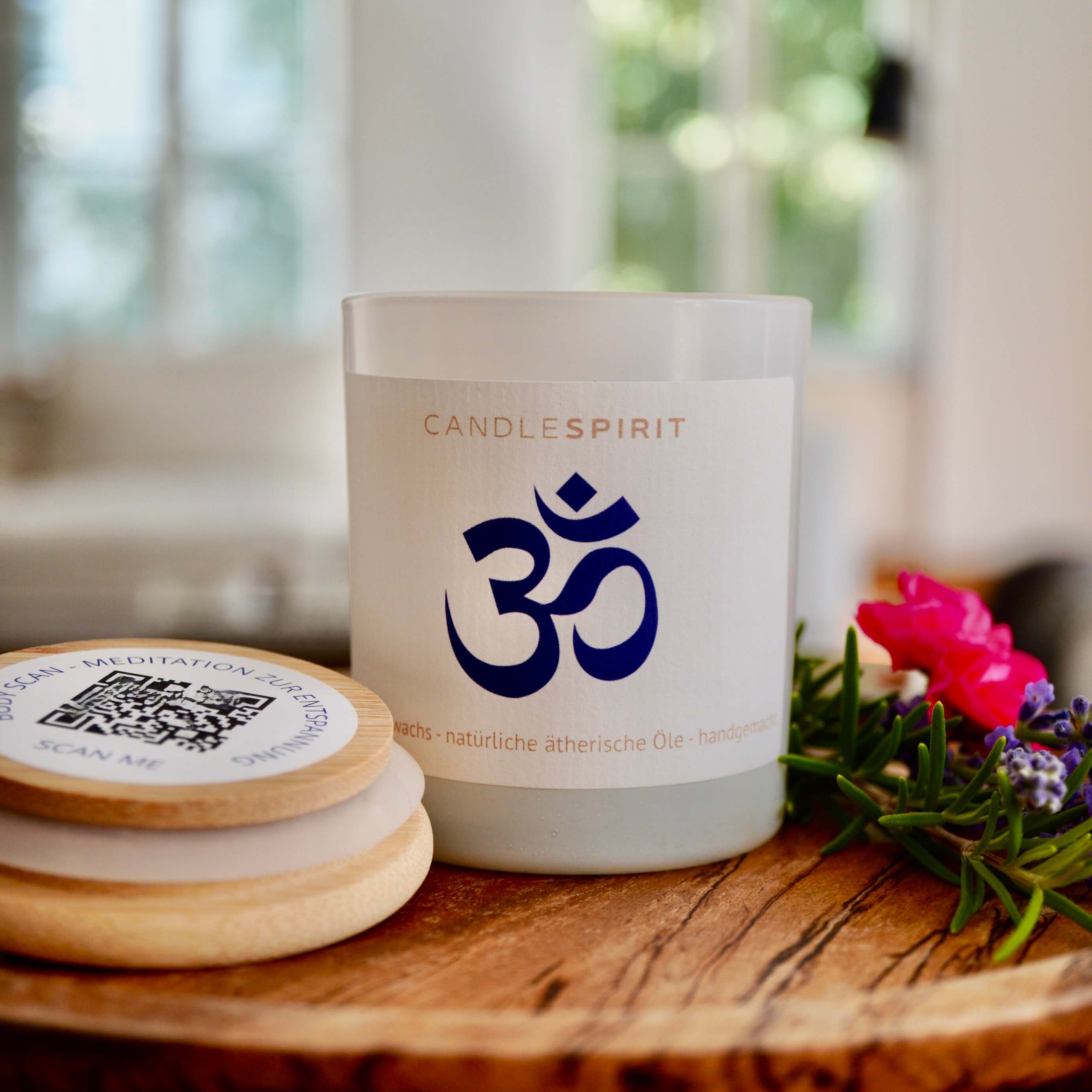"Om" | Aromatherapie Duftkerze mit Gratis Meditation
