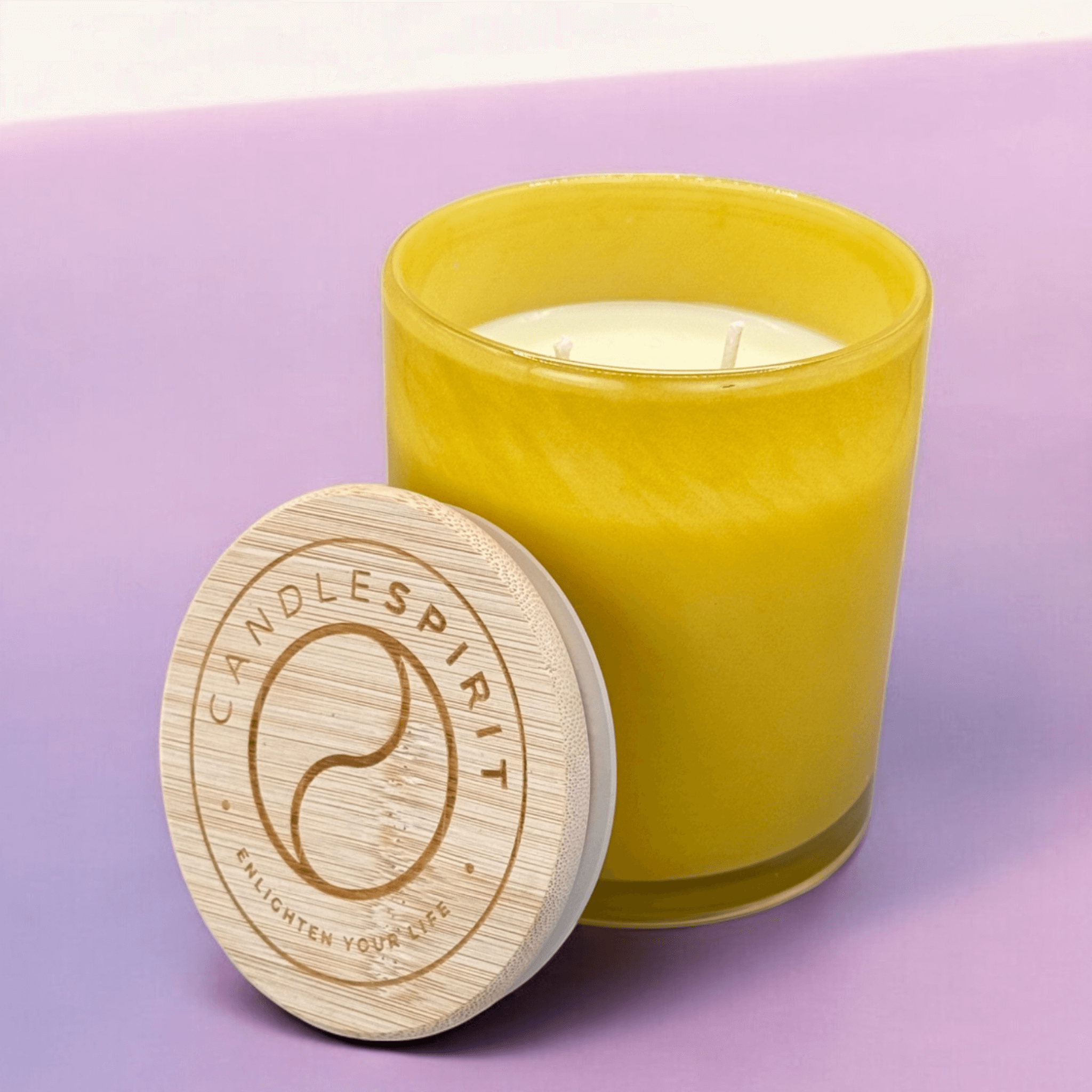 Design Sonderedition Aromatherapie Kerze Sonnengelb | Duft "JOY OF LIFE" | 360g Net | 80h Brennfreude | Gratis Meditation je Duft im Bambusdeckel